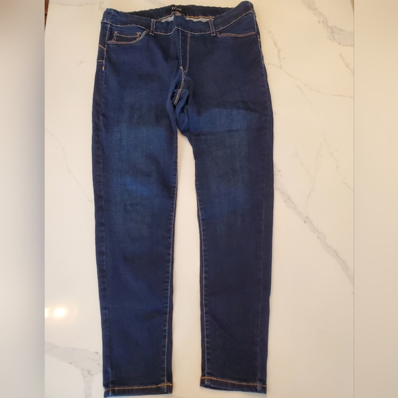 Suko Jeans Pull-On Dark Wash Stretchy Jeans - Picture 2 of 6